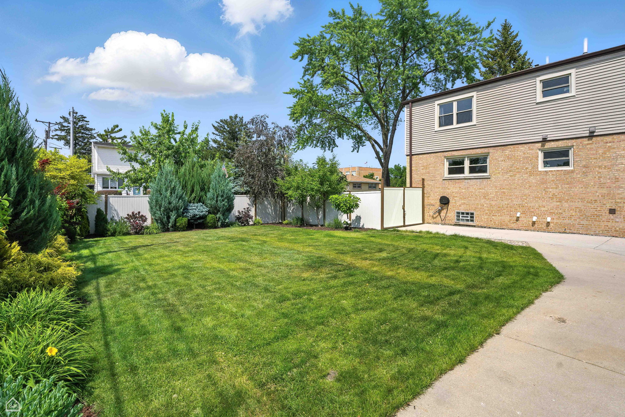 7515 W Roscoe St_020