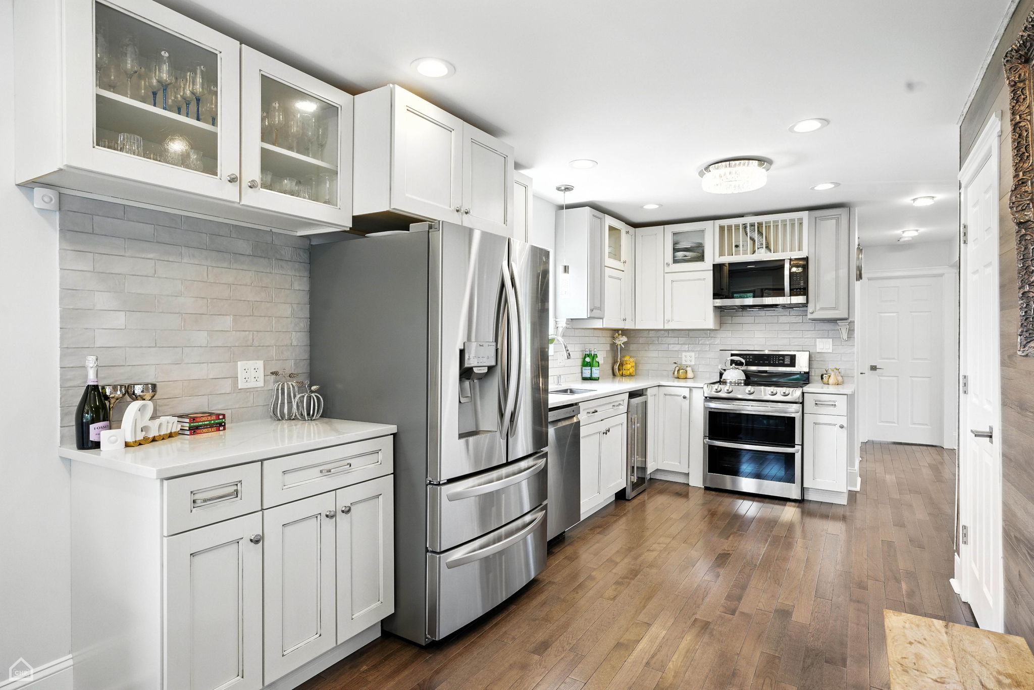 7515 W Roscoe St_038