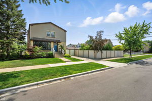 7515 W Roscoe St_006