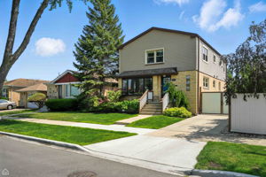 7515 W Roscoe St_007