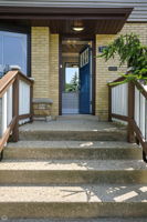 7515 W Roscoe St_009