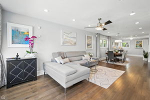 7515 W Roscoe St_024