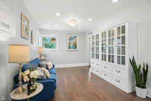 7515 W Roscoe St_031