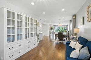 7515 W Roscoe St_032