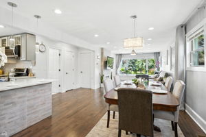 7515 W Roscoe St_033