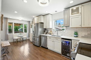 7515 W Roscoe St_036