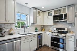 7515 W Roscoe St_039
