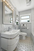 7515 W Roscoe St_043