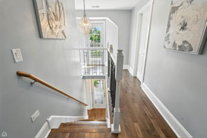 7515 W Roscoe St_047