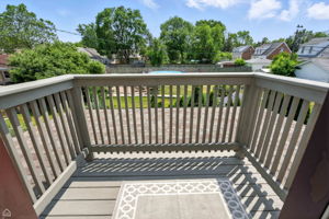 7515 W Roscoe St_048