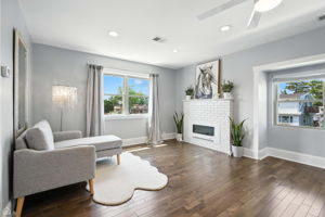 7515 W Roscoe St_053