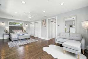 7515 W Roscoe St_054