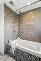 7515 W Roscoe St_058