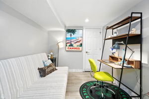 7515 W Roscoe St_065