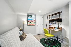 7515 W Roscoe St_066