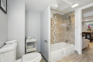 7515 W Roscoe St_067