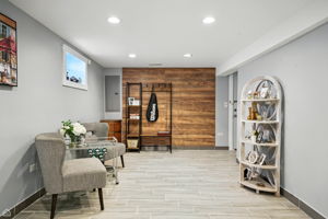7515 W Roscoe St_075