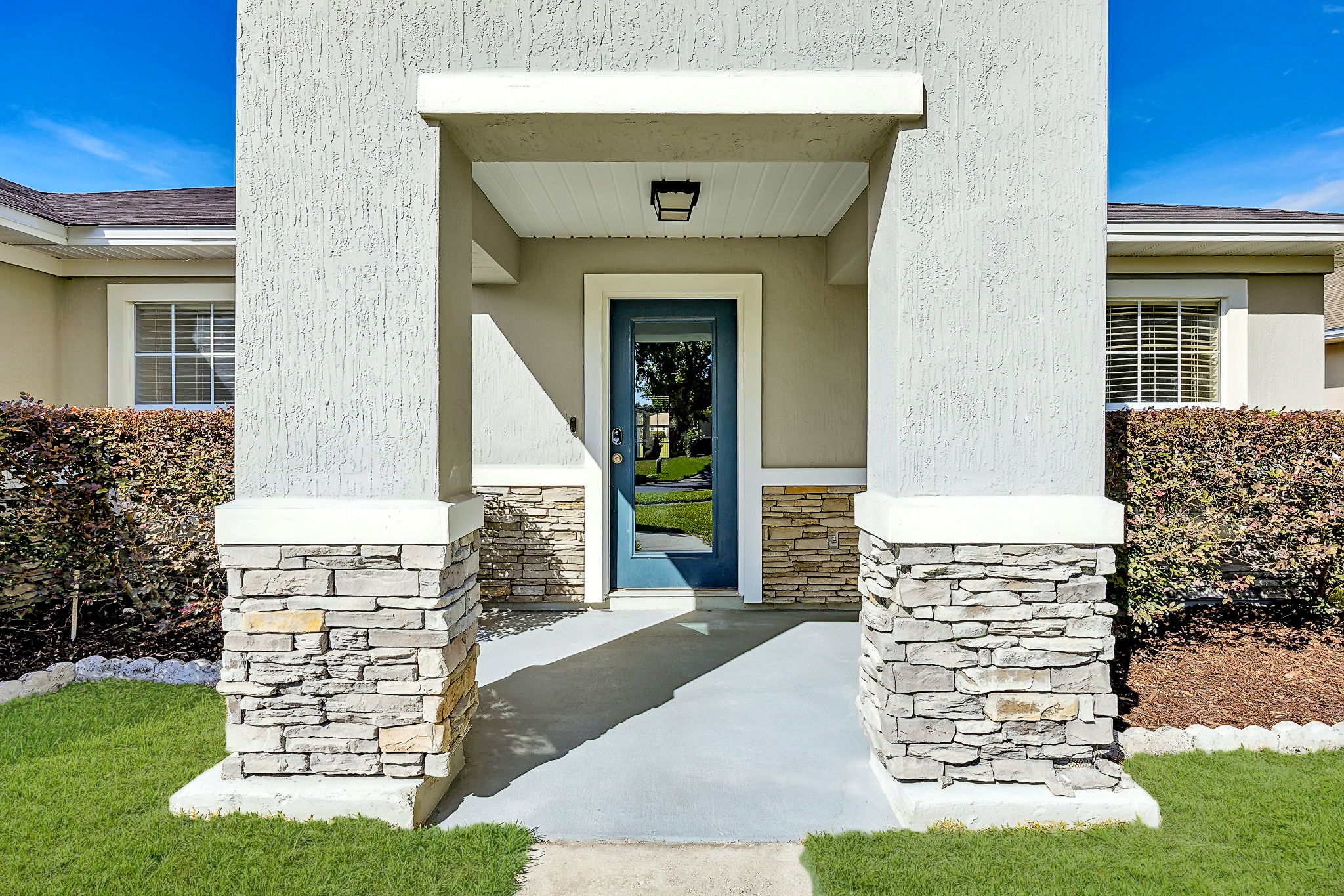 Enter through a welcoming covered porch ...