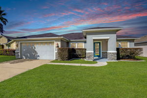 Beautifully renovated home! Pristine lot! Ideal location! Come and see.