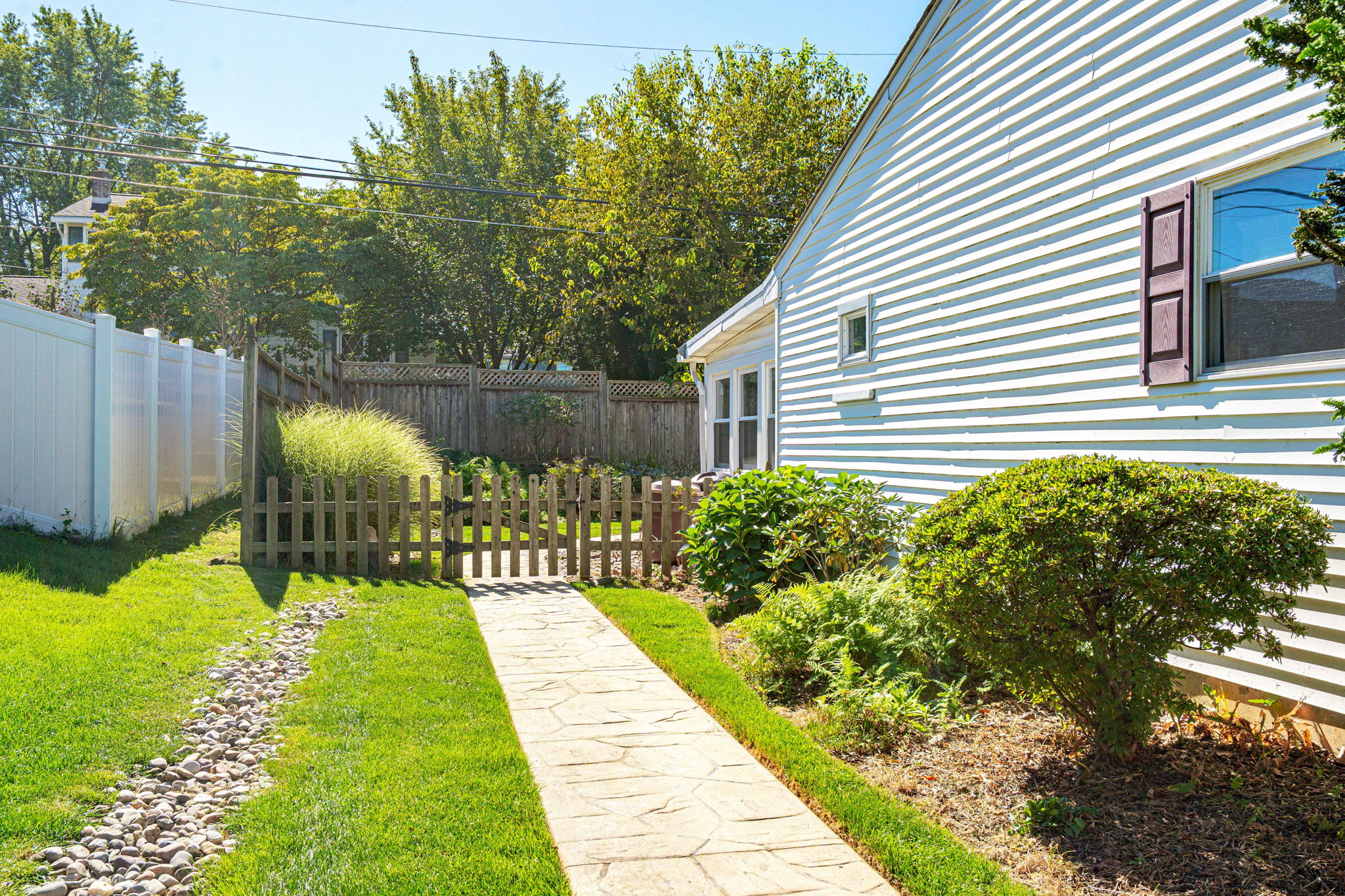  Photo 48