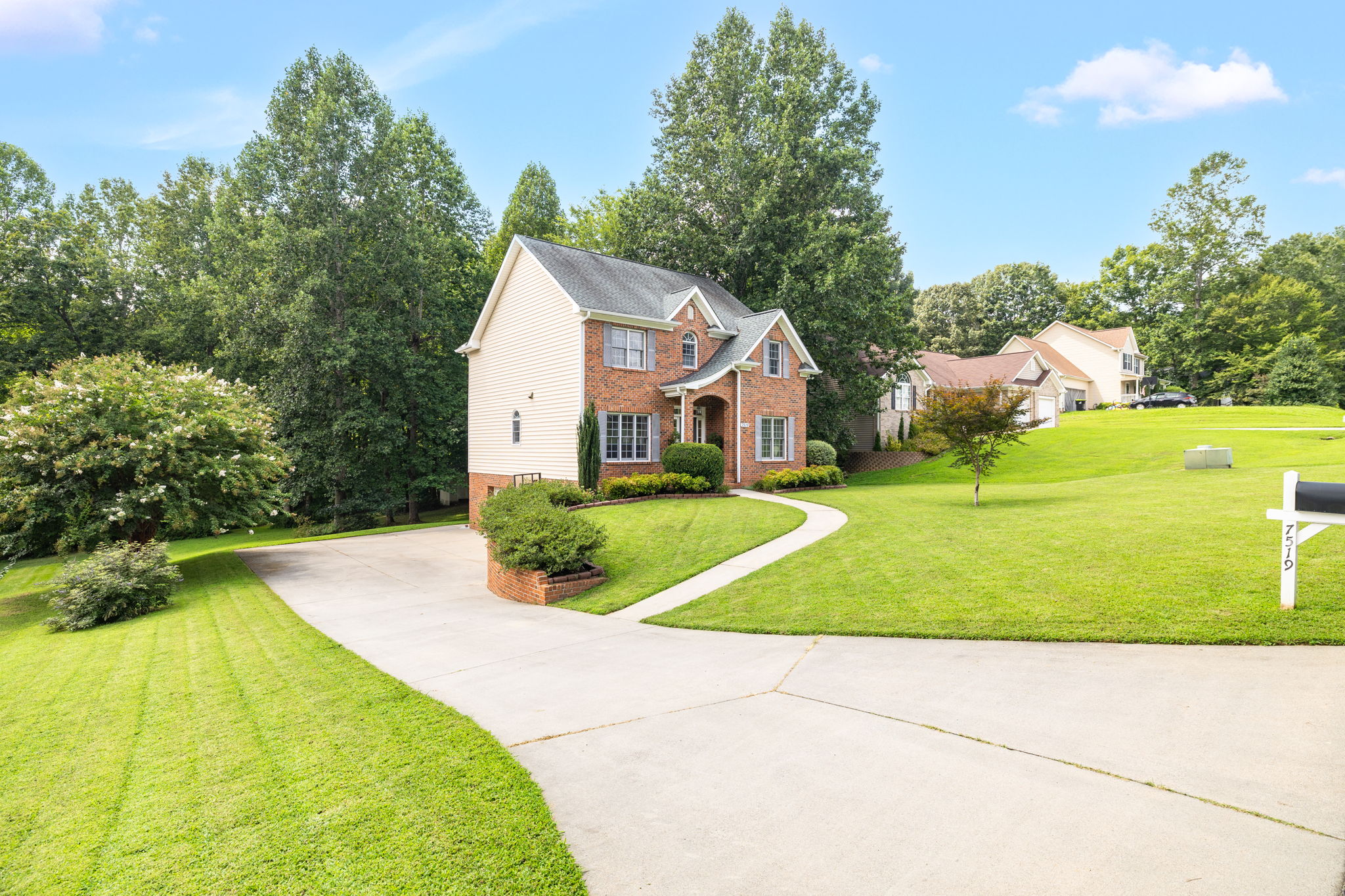 7519 Kristen Dr-4