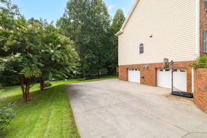7519 Kristen Dr-40