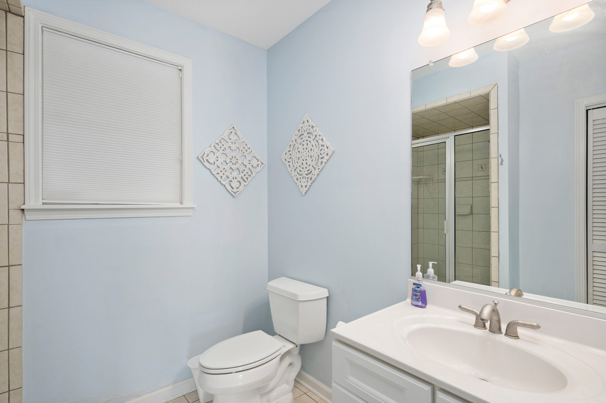752 Lakeshore Ct | Bottom Level Bedroom 1 - Private Bath