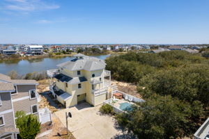 752 Lakeshore Ct | Aerial Front