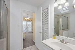 752 Lakeshore Ct | Mid Level Bedroom 3 & Bedroom 2 Bath