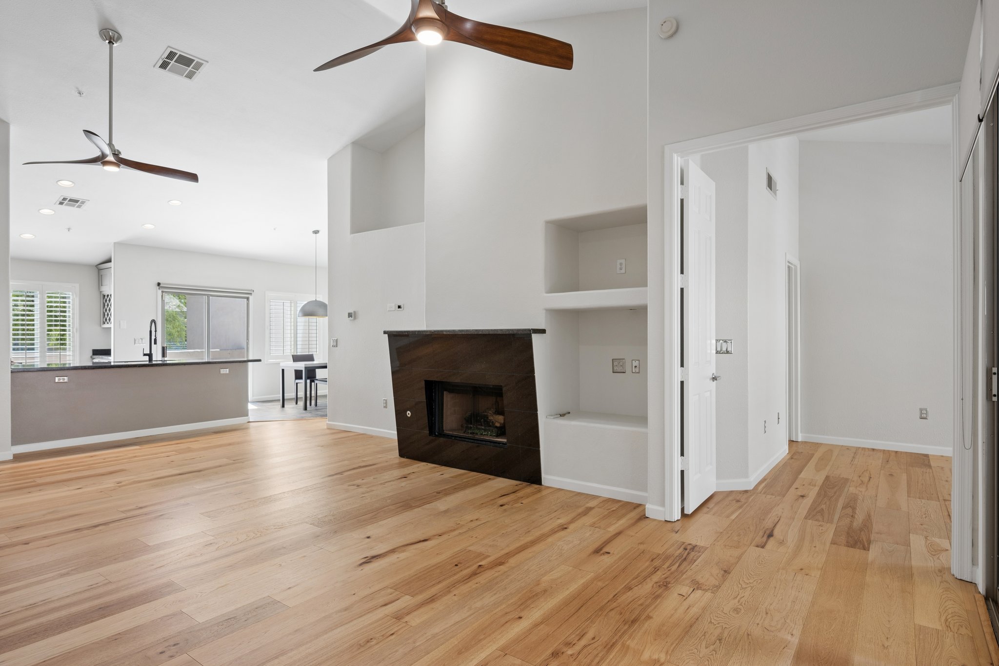 7520 E Earll Dr 44 - 007.jpg