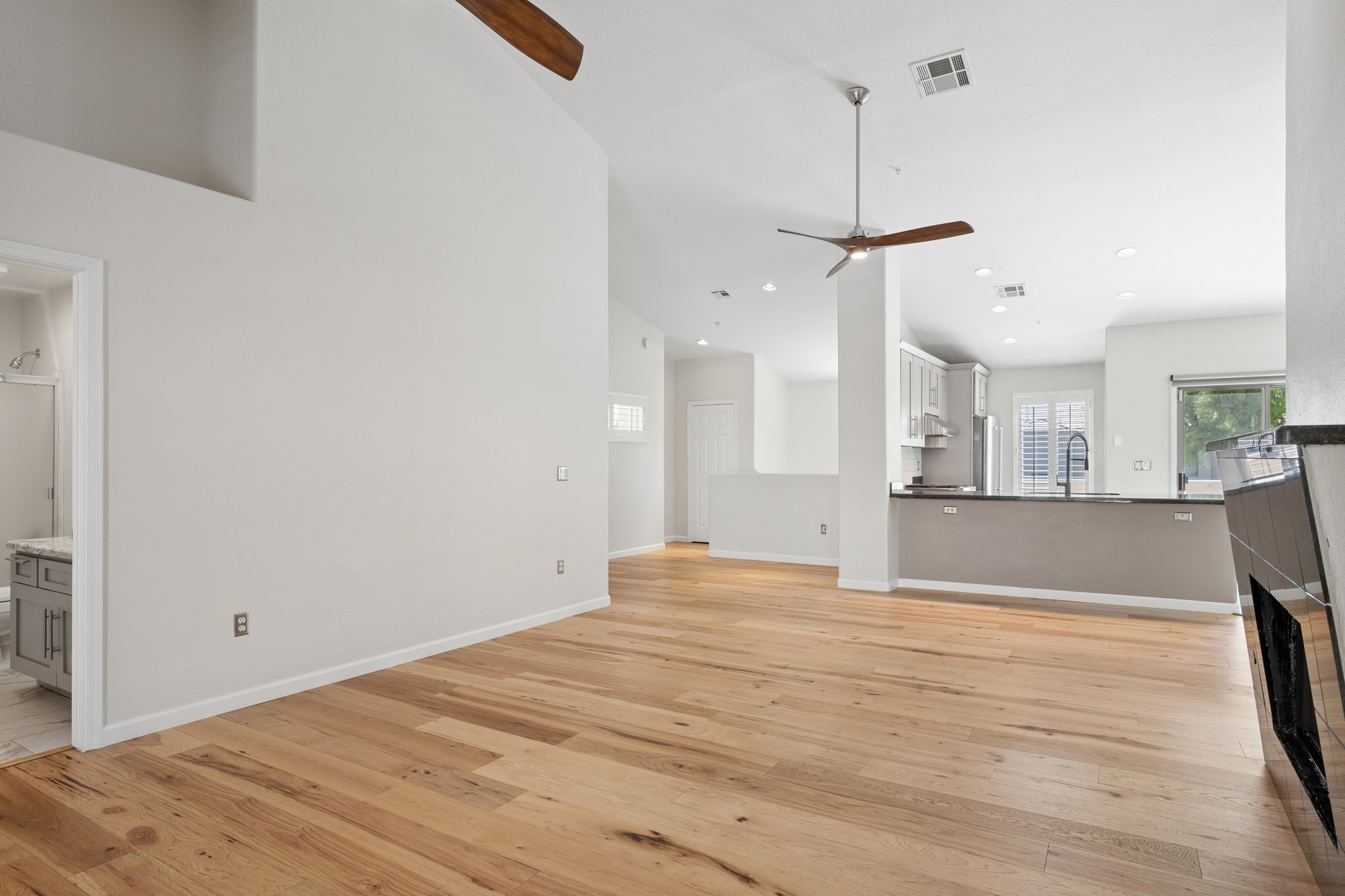 7520 E Earll Dr 44 - 008.jpg