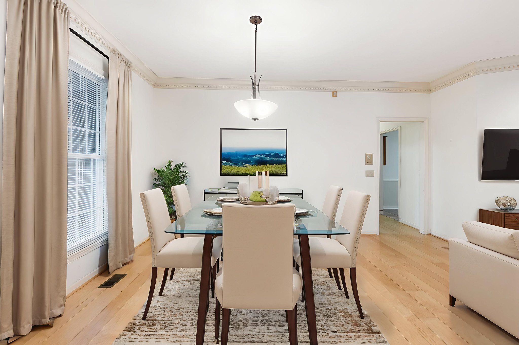 0W0A8965 virtually staged.jpeg