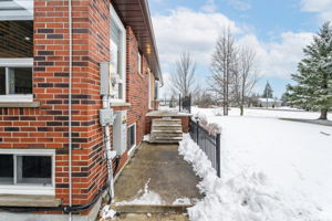 Front Porch/Entrance