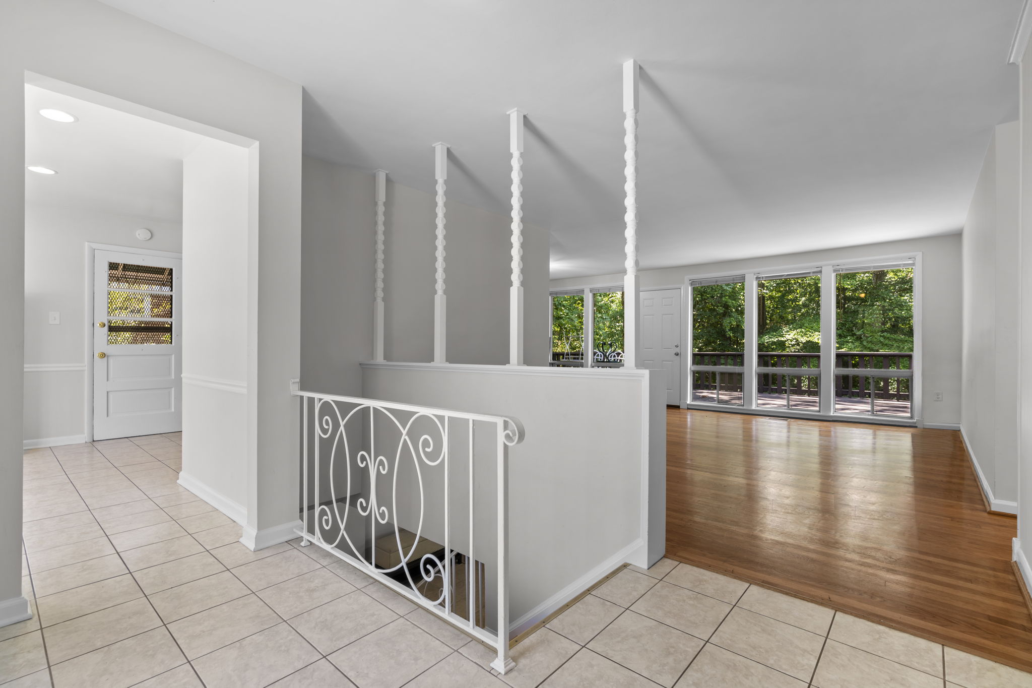 Foyer/Living Room