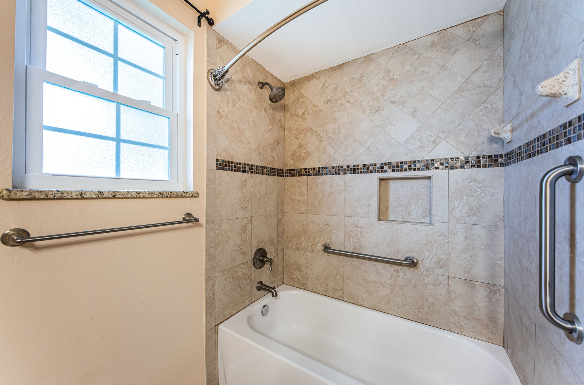 Bathroom 2b-2