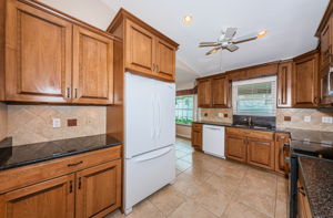 Kitchen 2-2