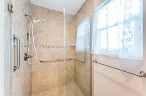 Primary Bathroom 1c-2