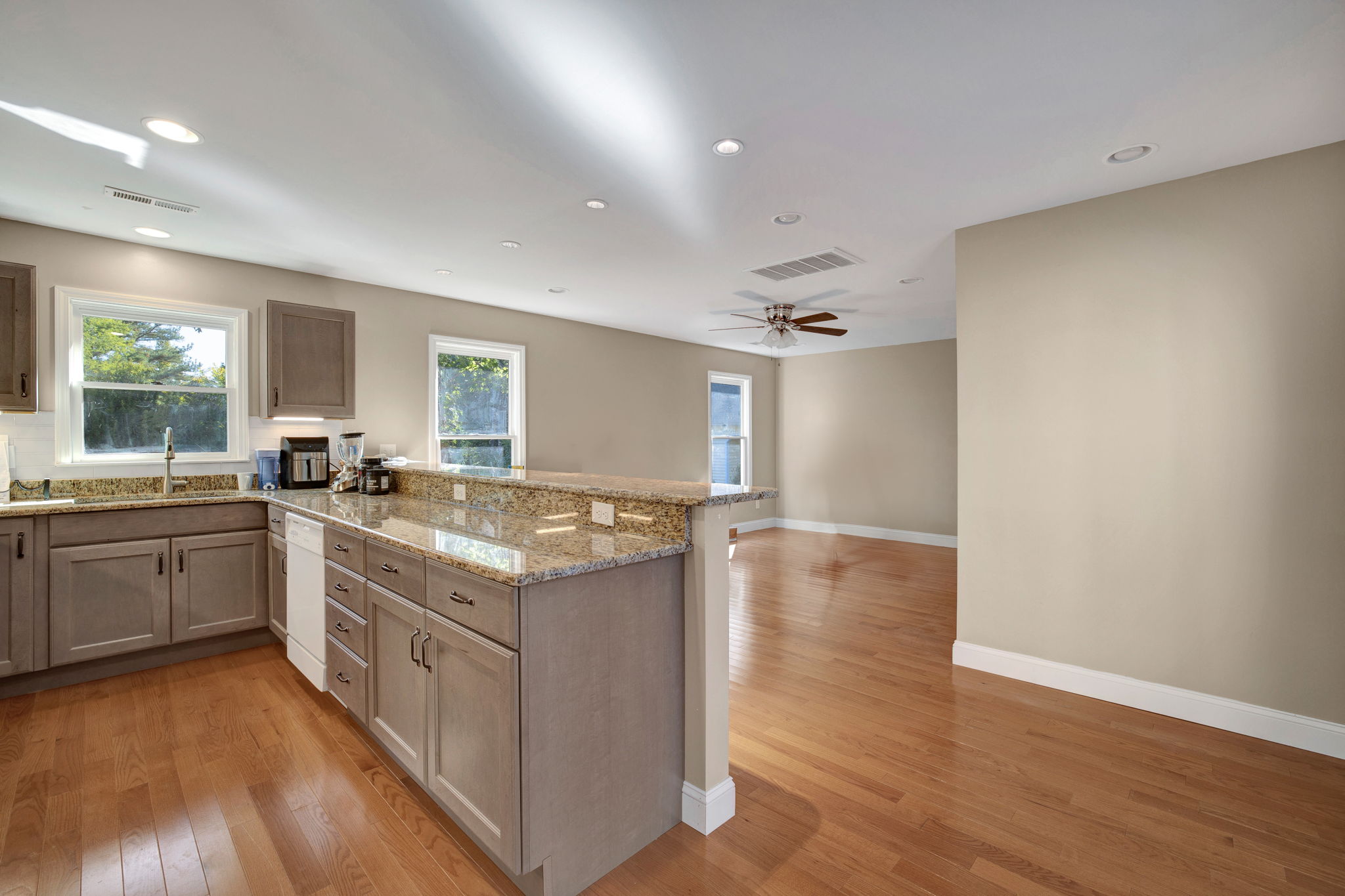 7527 Dubach Rd-36