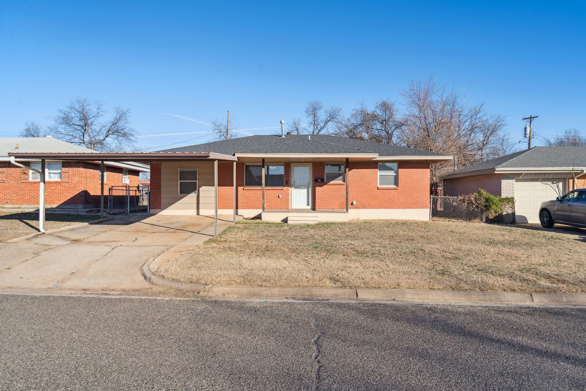 753 SW 4th Pl_001.jpg