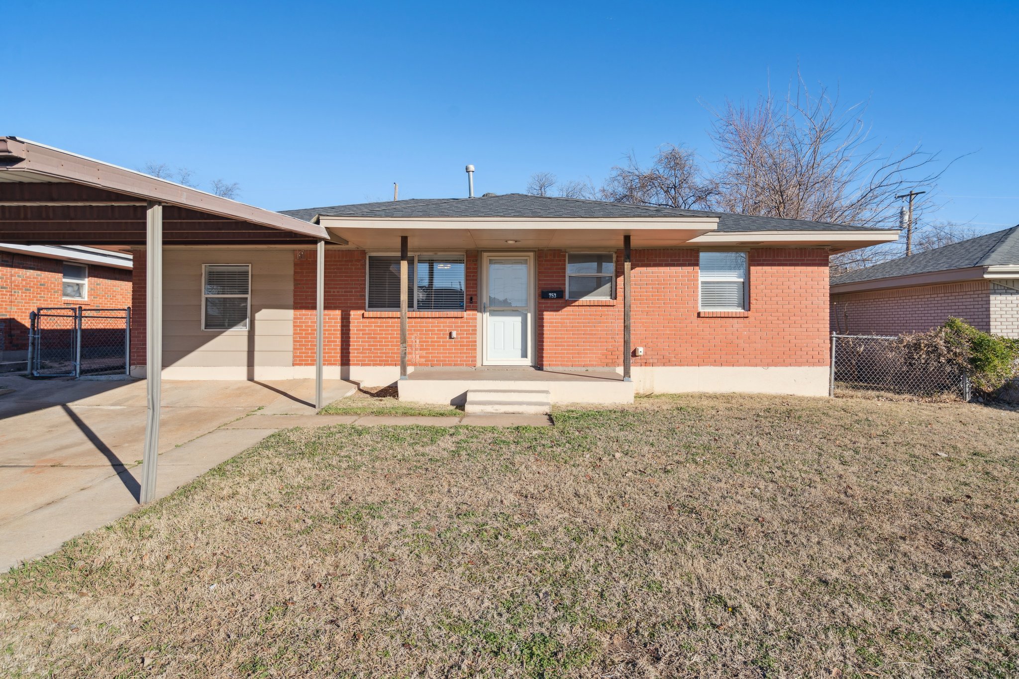 753 SW 4th Pl_004.jpg