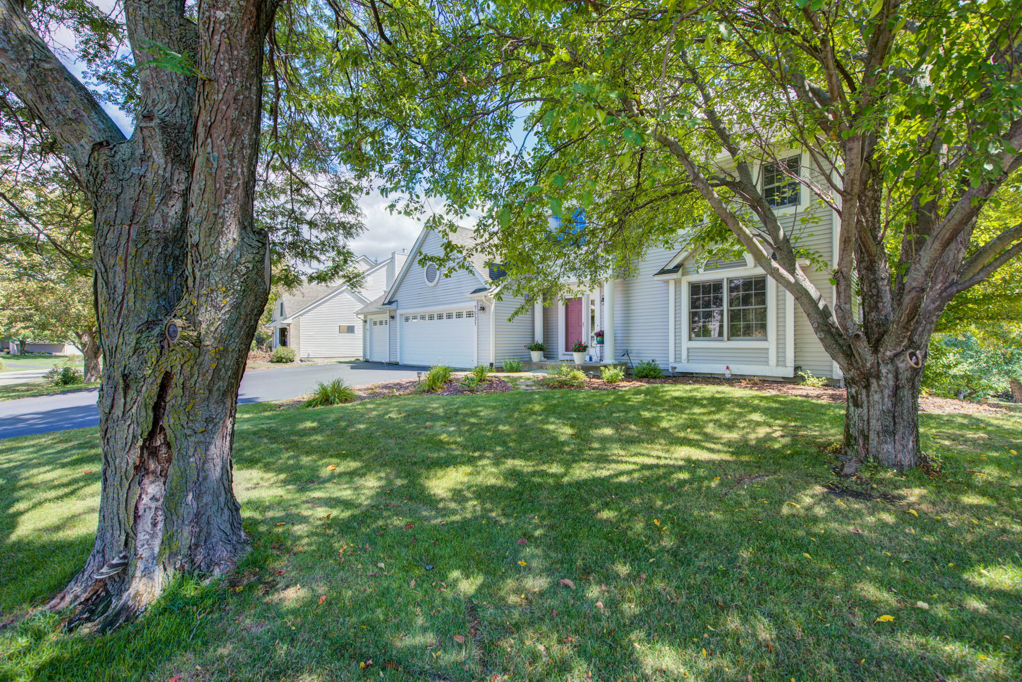 02 Exterior Front