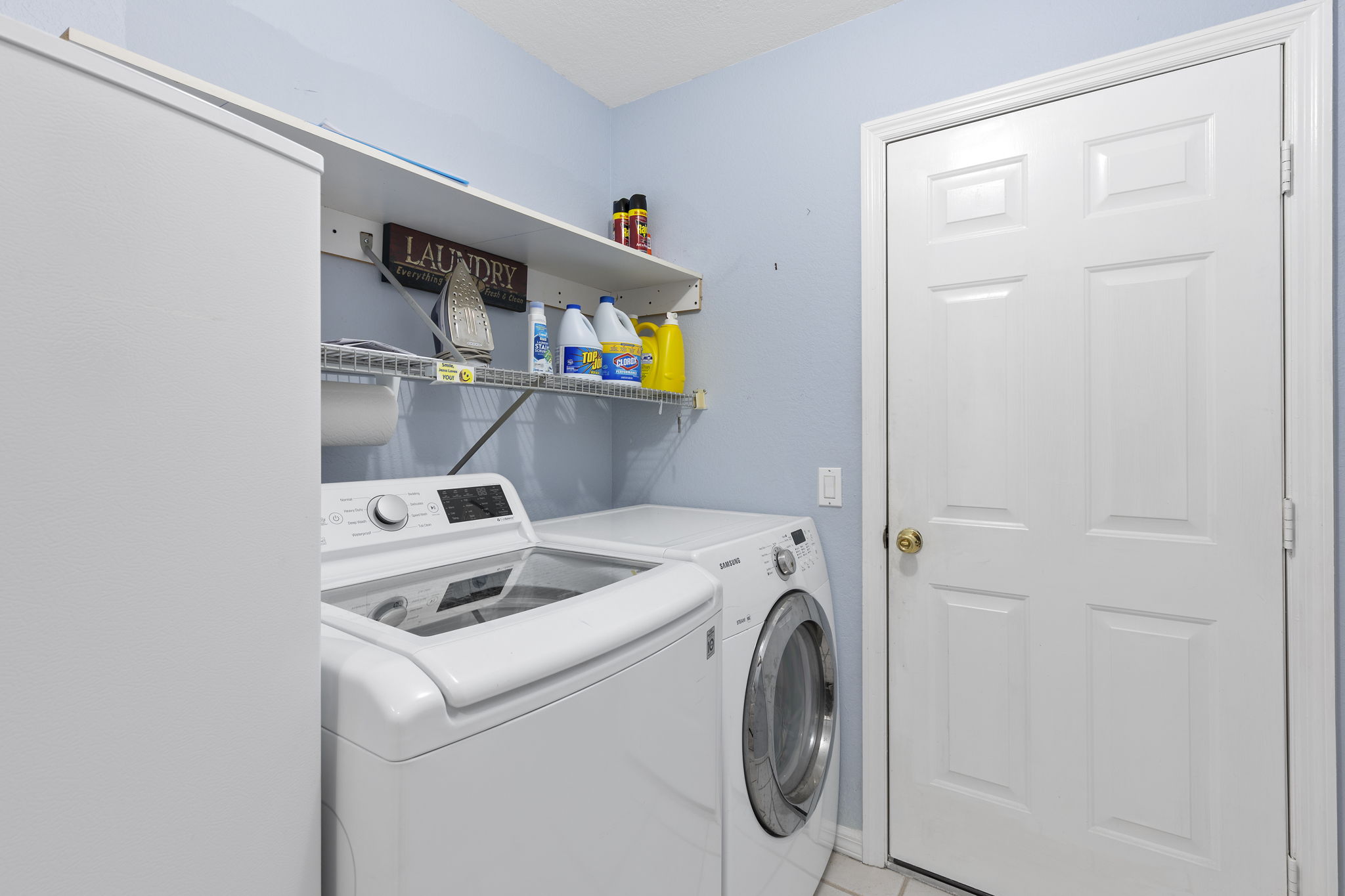 Interior Laundry Room / Additional refrigerator