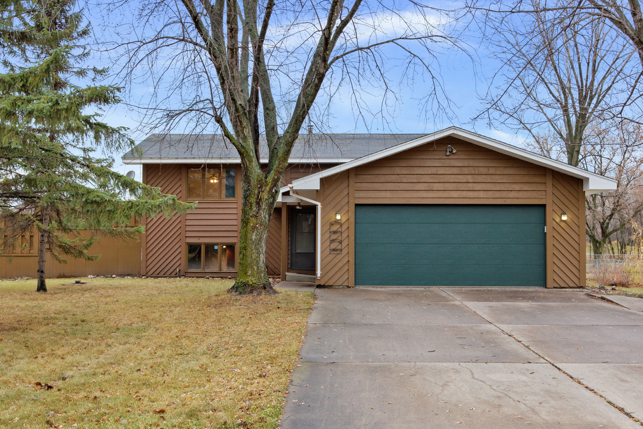 7535 Kurt St, Loretto, MN 55357