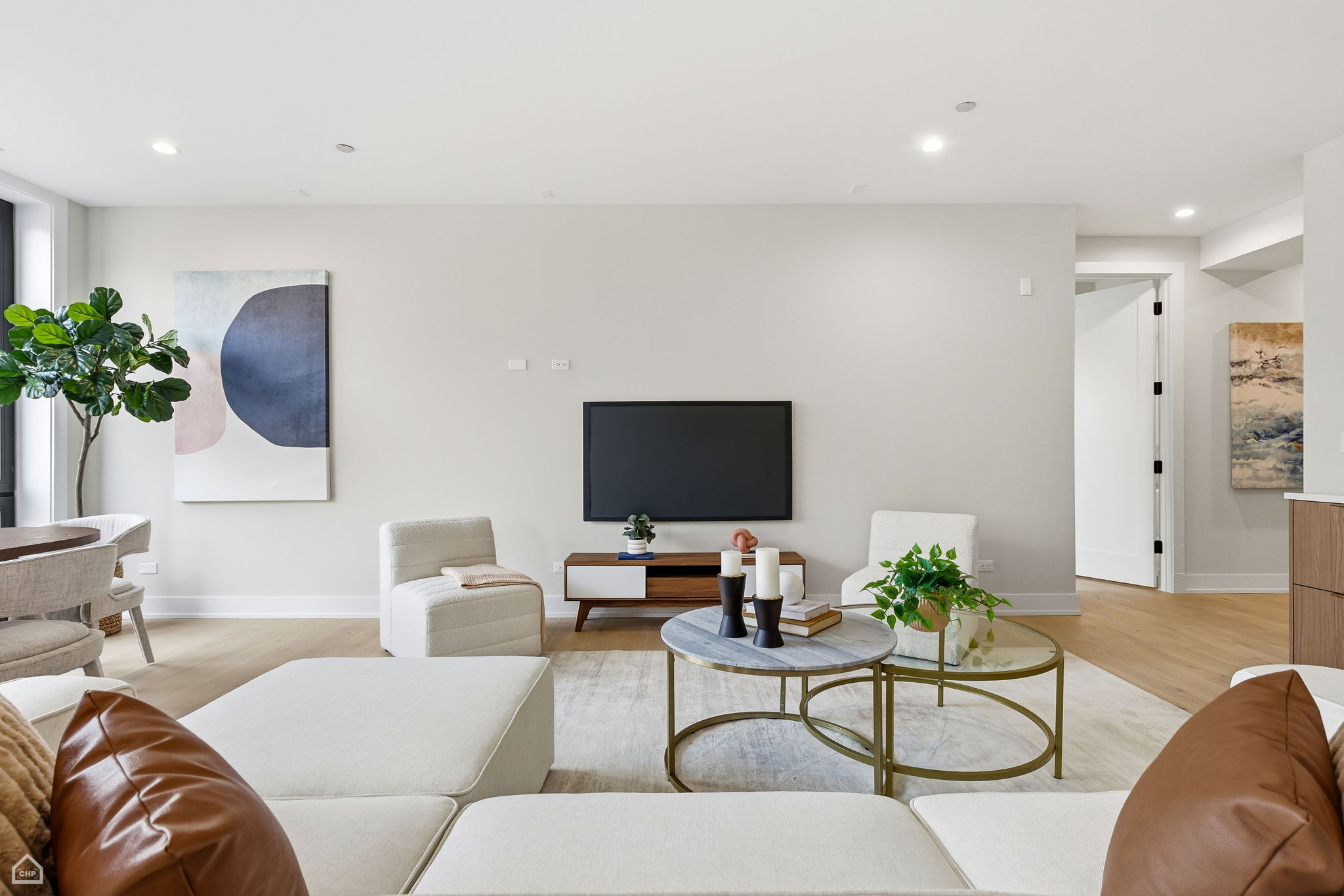 754 N Bishop St 201 - Karen Biazar_CHP2026_006