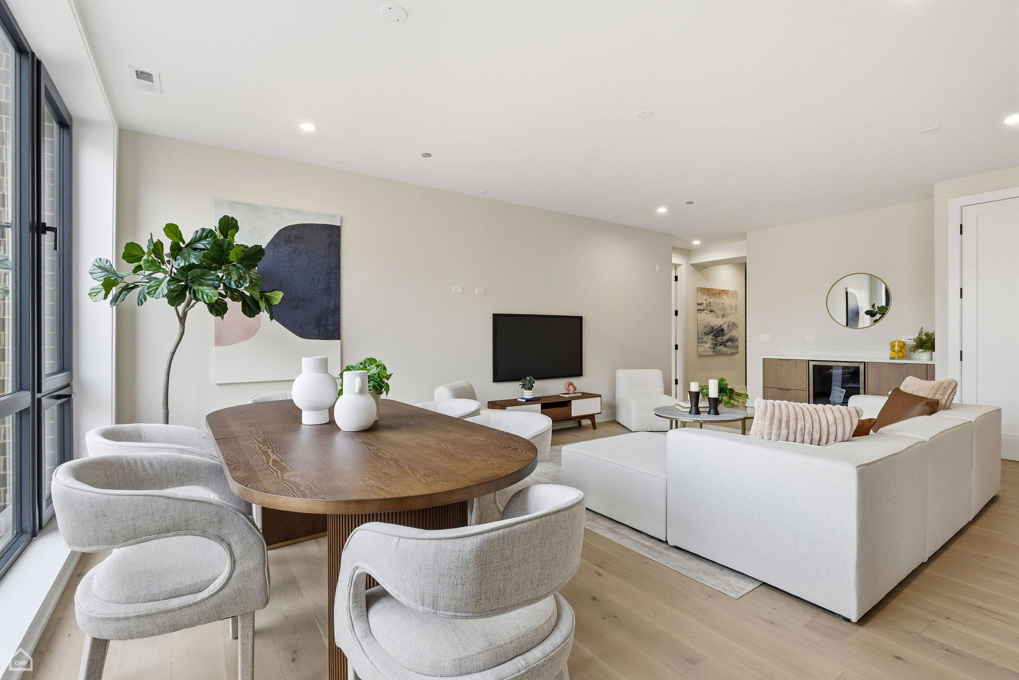 754 N Bishop St 201 - Karen Biazar_CHP2026_009