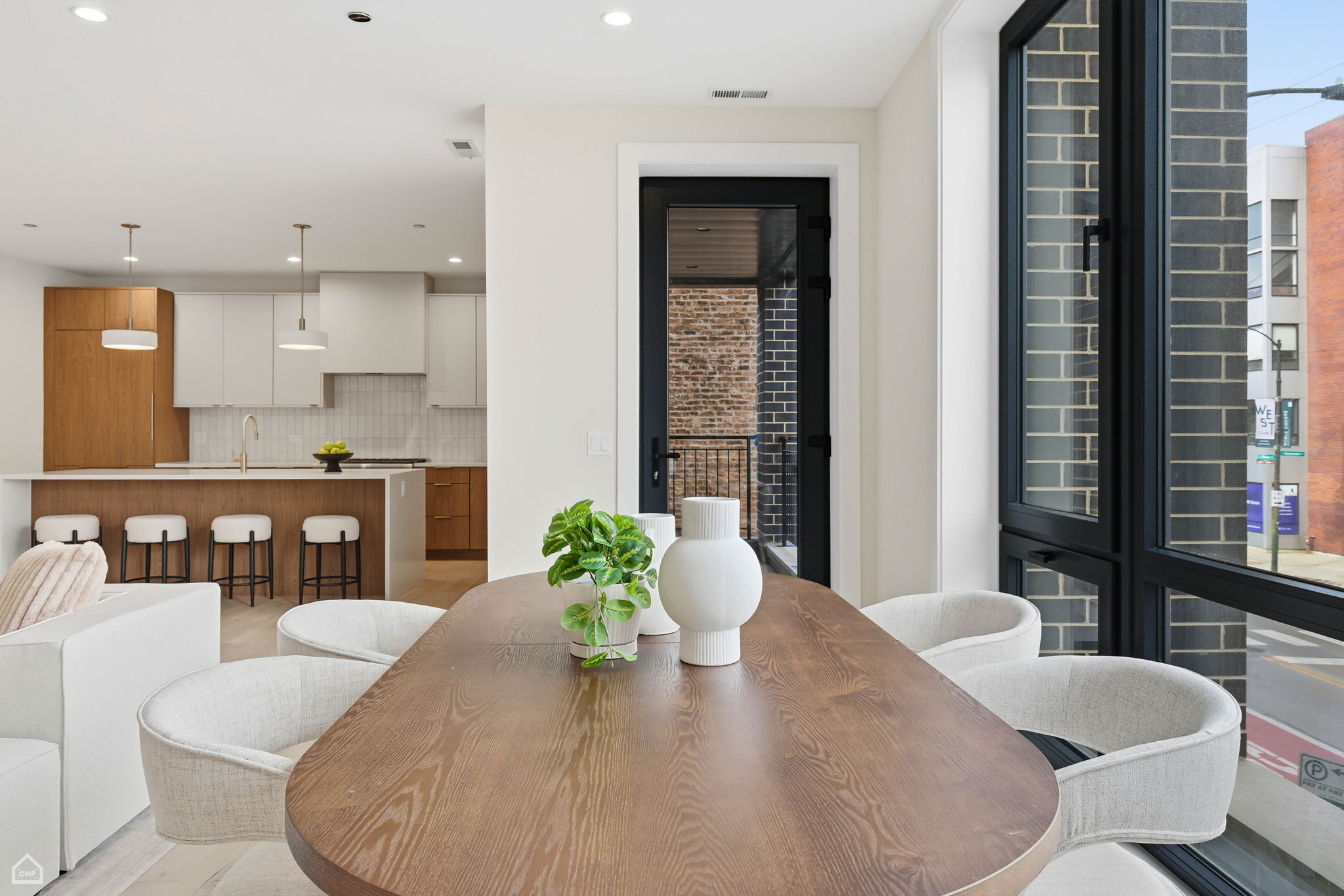 754 N Bishop St 201 - Karen Biazar_CHP2026_035