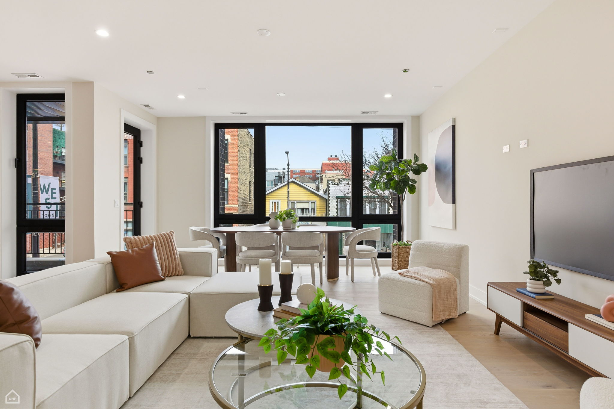 754 N Bishop St 201 - Karen Biazar_CHP2026_036