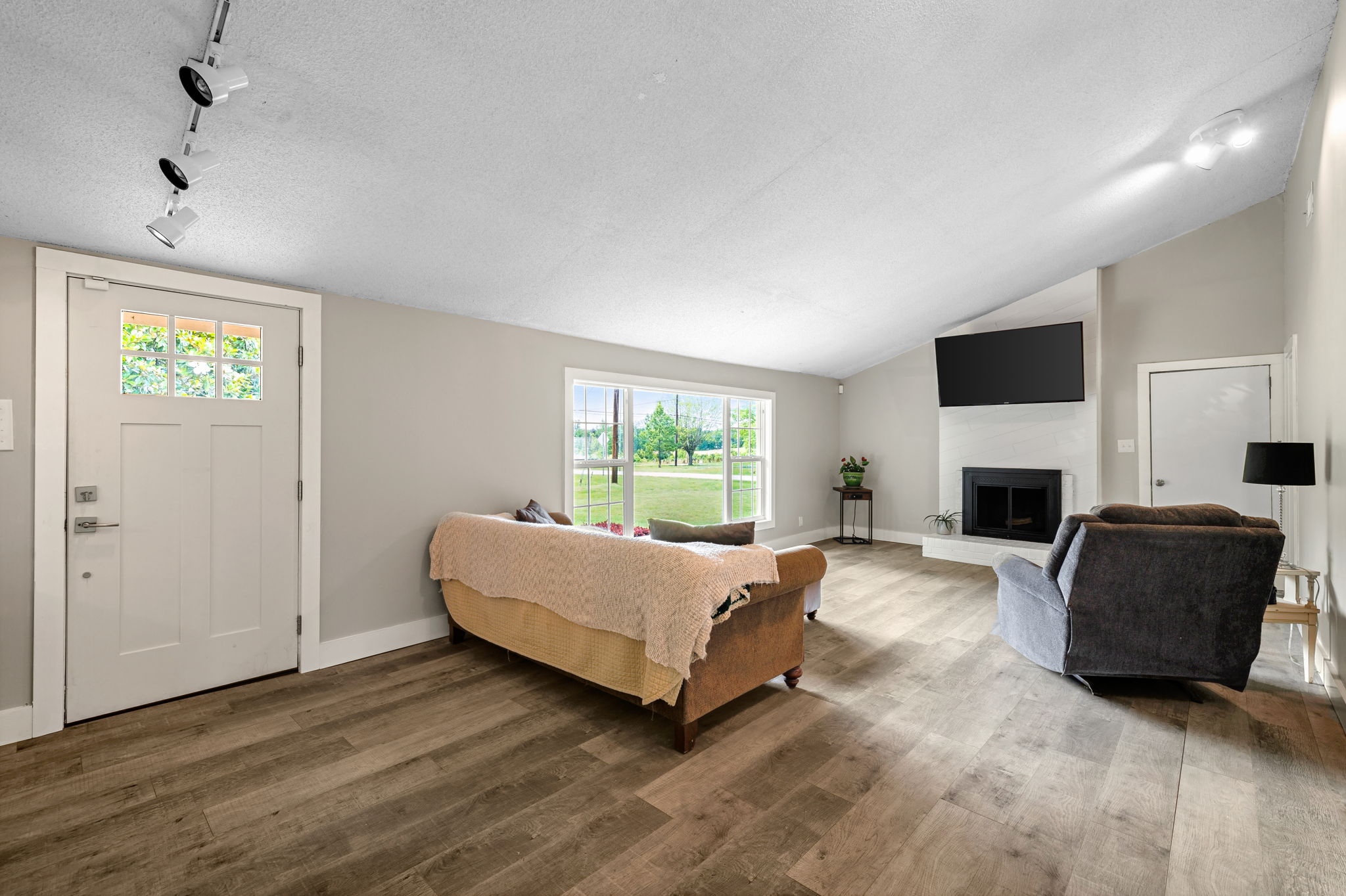 7549 Sunnyvale Dr-7