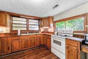7549 Sunnyvale Dr-11