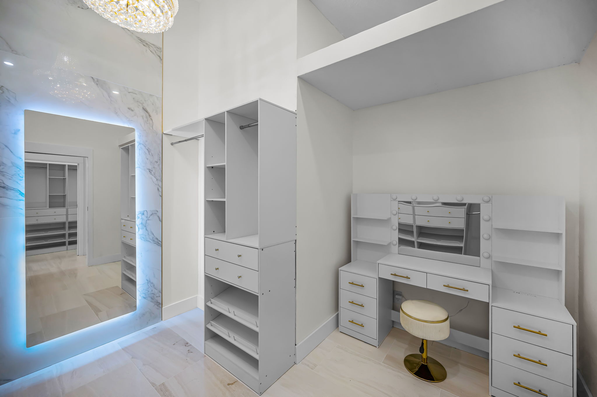 Primary Bedroom Walk-in Closet1bb